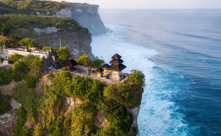Plages, temples et danse traditionnelle